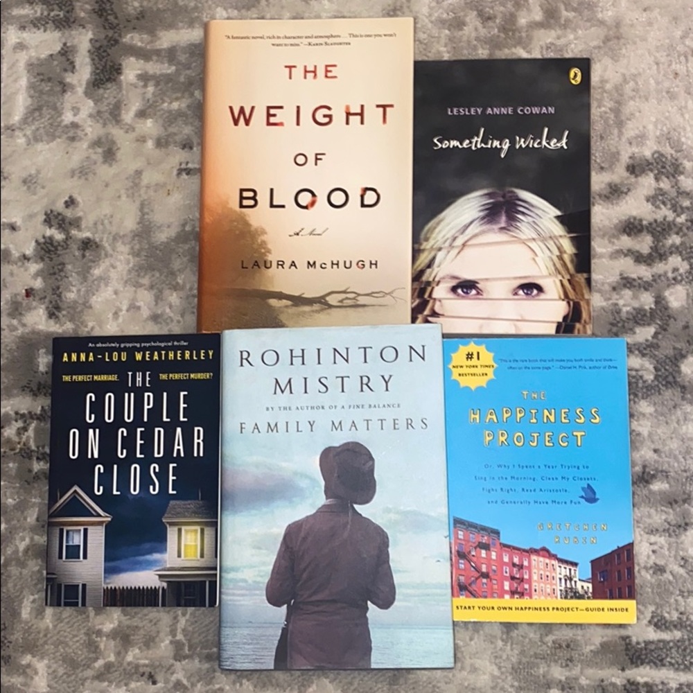📚 Lot of 5 books for sale 📚